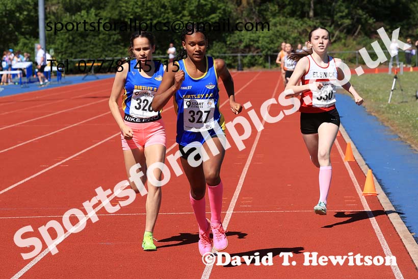 Girls under-15s 800 metres, 2025 North Eastern Track and Field Champs., Shildon, County Durham. Photo: David T. Hewitson/Sports for All Pics